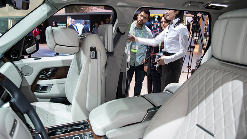 Illustration for article titled Good Luck Finding Every Button In The $200,000 Range Rover SVAutobiography